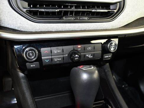 Used 2024 Jeep Compass Latitude AWD/4WD image 28