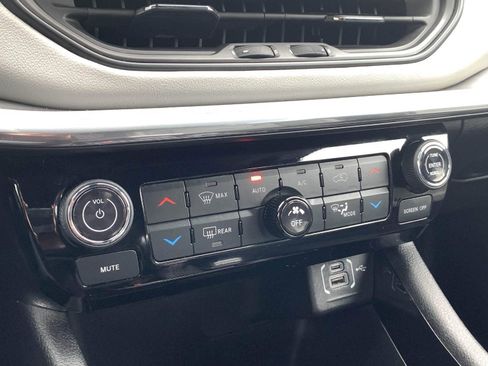 Used 2023 Jeep Compass Limited image 22