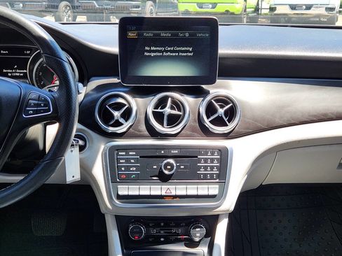 Used 2018 Mercedes-Benz GLA 250 4MATIC w/ Convenience Package image 17