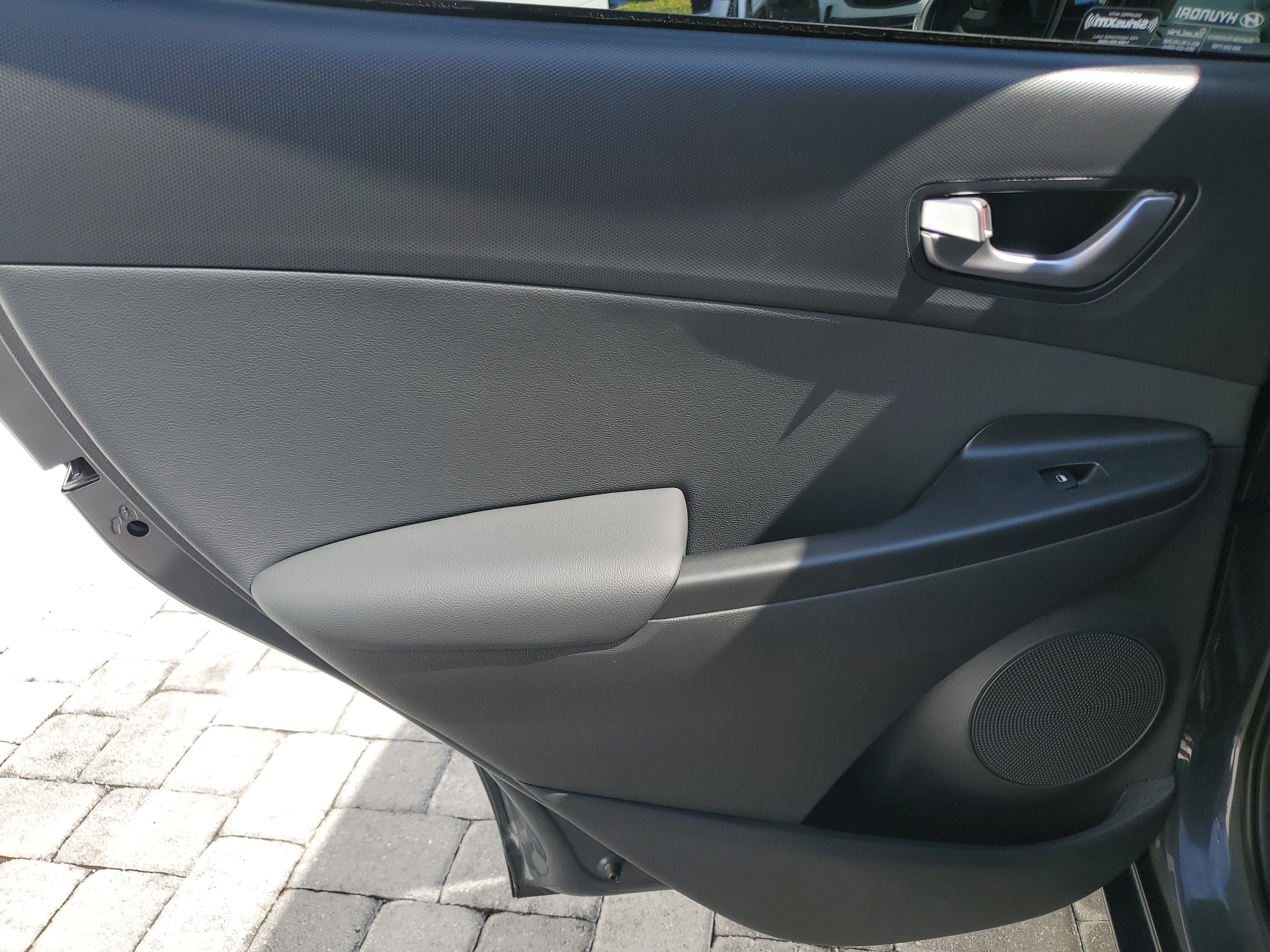 Used 2023 Hyundai Kona Limited FWD image 10