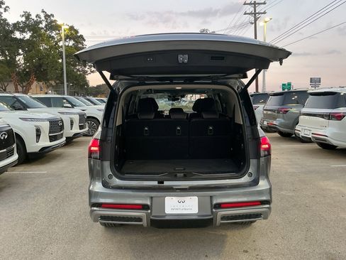 Certified 2025 INFINITI QX80 Sensory image 29