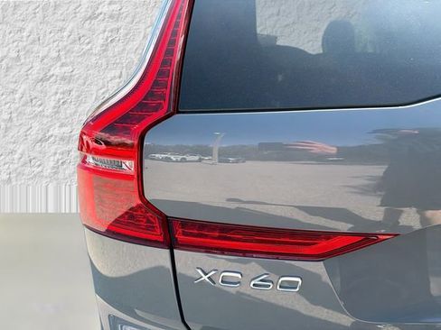Used 2022 Volvo XC60 B6 Inscription w/ Advanced Package image 10