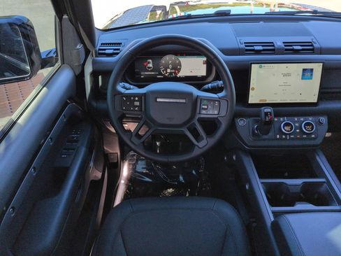 Used 2025 Land Rover Defender 110 S image 14