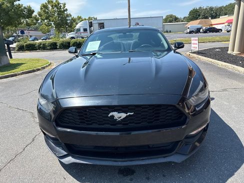 Used 2017 Ford Mustang Coupe image 2