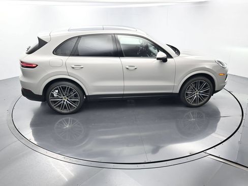 Certified 2023 Porsche Cayenne Platinum Edition AWD/4WD image 39
