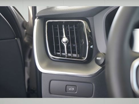 New 2025 Volvo XC60 B5 Core w/ Climate Package image 6