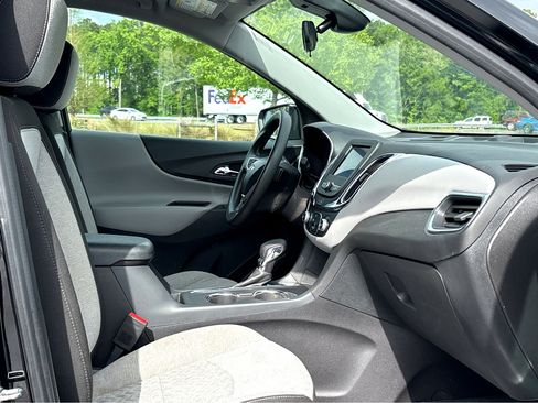 Used 2024 Chevrolet Equinox LS w/ LS Convenience Package image 8