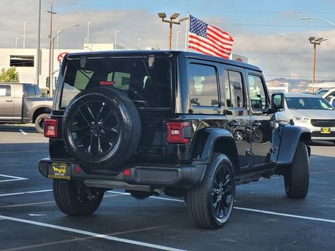 Used 2025 Jeep Wrangler Unlimited Sahara w/ Safety Group AWD/4WD image 4