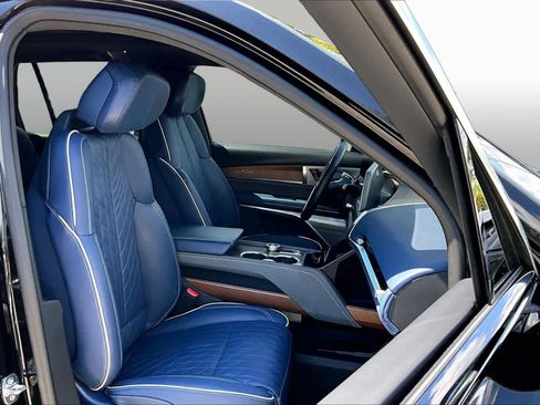 Used 2026 Cadillac Vistiq Premium Luxury AWD/4WD image 8
