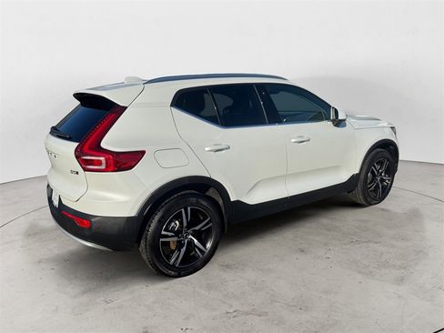 Certified 2025 Volvo XC40 B5 Core image 6