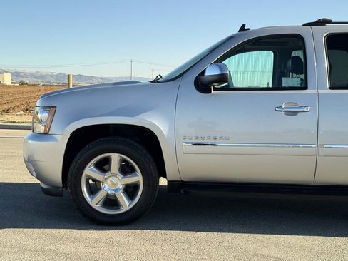 Used 2013 Chevrolet Suburban LTZ image 3