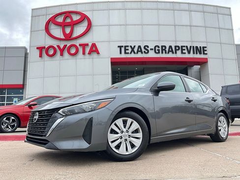 Used 2025 Nissan Sentra S image 2