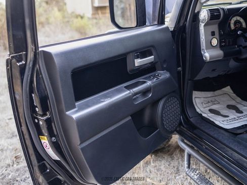 Used 2007 Toyota FJ Cruiser 4WD w/ TRD Special Edition image 61