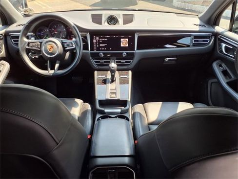 Used 2024 Porsche Macan image 19