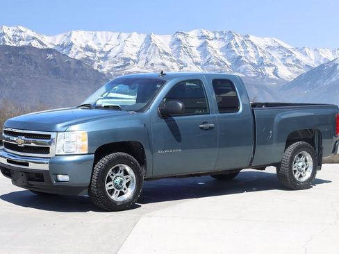 Used 2009 Chevrolet Silverado 1500 LT w/ Power Pack Plus AWD/4WD image 2