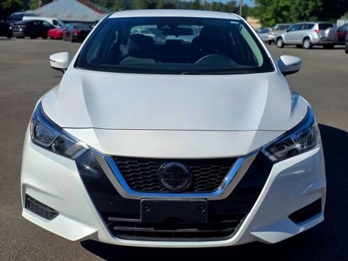 Used 2021 Nissan Versa SV FWD image 2
