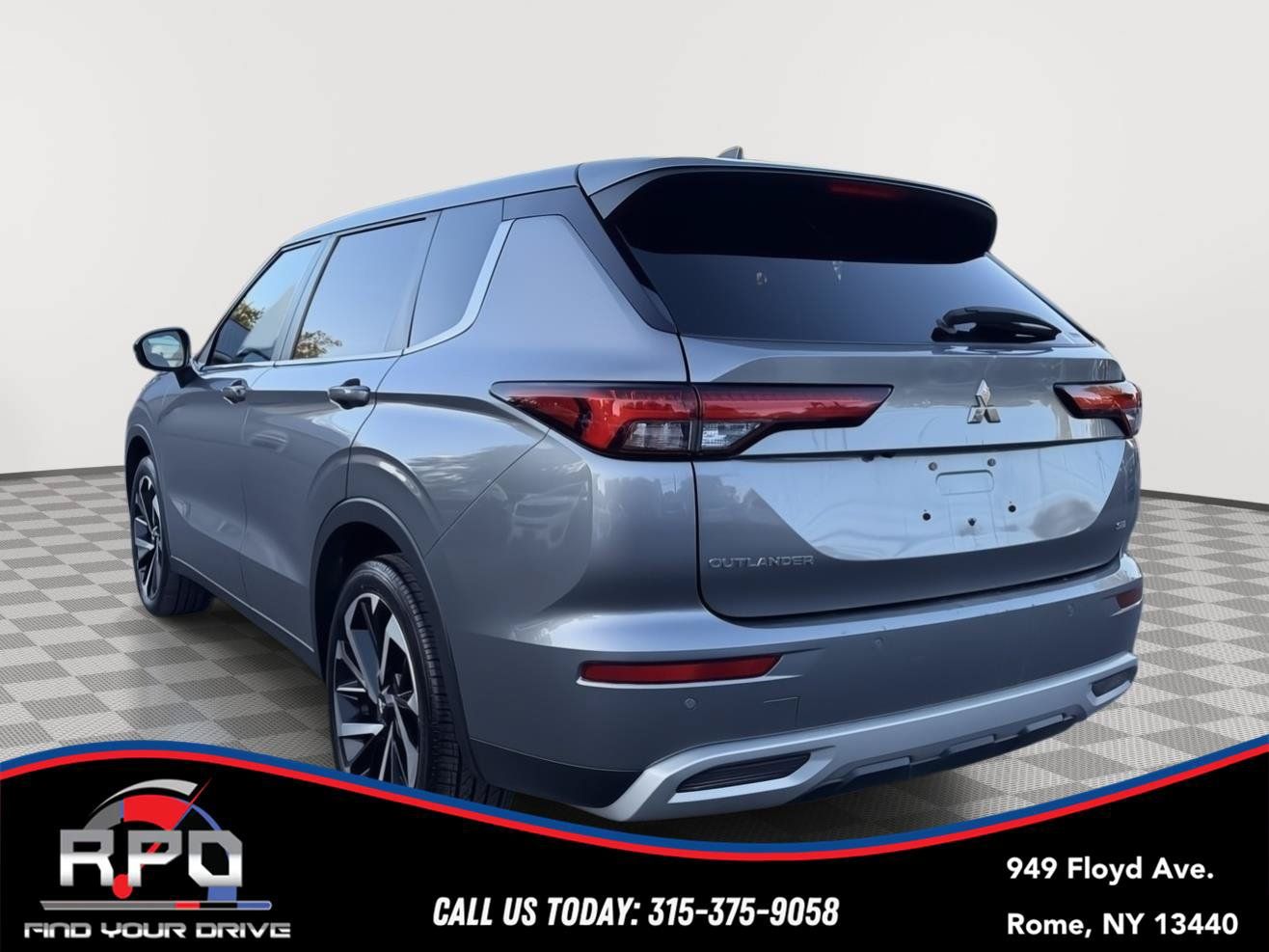 Used 2022 Mitsubishi Outlander SE AWD/4WD image 3