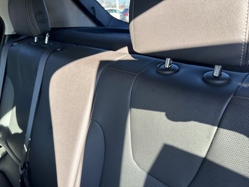 Used 2024 Buick Encore GX Sport Touring image 5