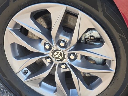 Used 2024 Toyota Sienna LE FWD image 17