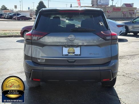 Used 2024 Nissan Rogue SV image 6