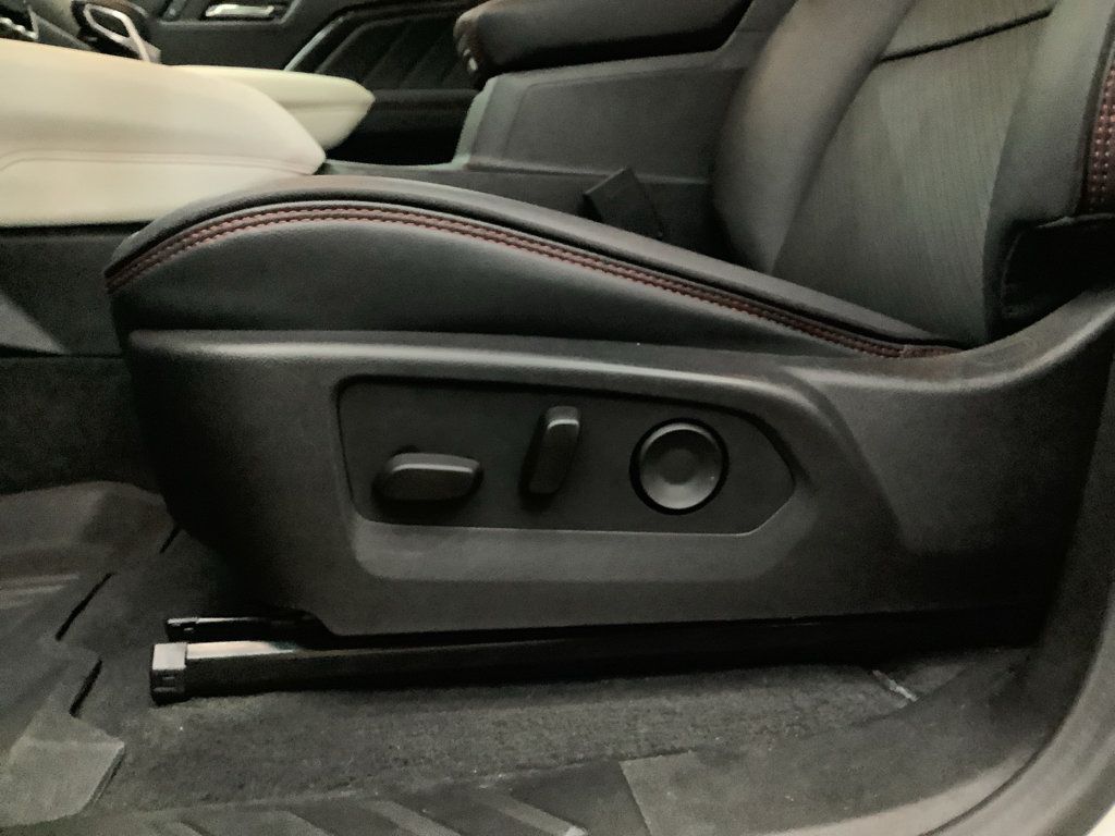 Used 2024 GMC Canyon AT4X AWD/4WD image 12
