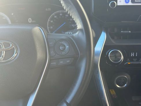 Used 2024 Toyota Venza LE image 11