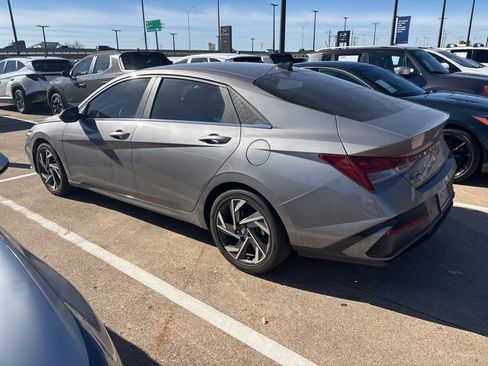 Certified 2024 Hyundai Elantra Limited image 6