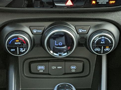 New 2025 Hyundai Venue SEL image 25