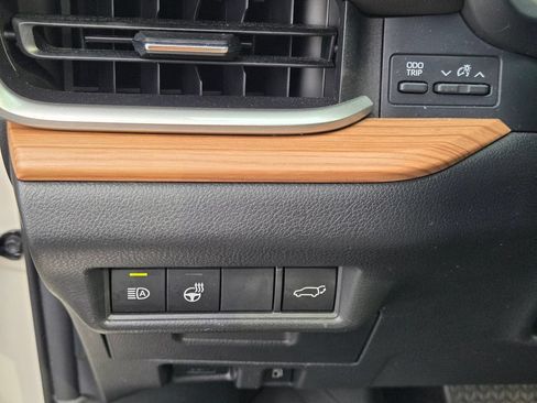 Used 2024 Toyota Grand Highlander AWD image 24