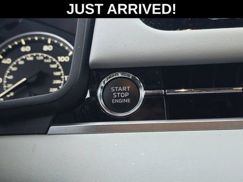 Used 2025 Mitsubishi Outlander SE FWD image 17