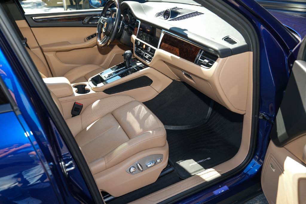 Certified 2026 Porsche Macan AWD/4WD image 35