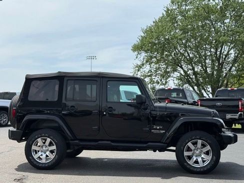 Used 2018 Jeep Wrangler Unlimited Sahara AWD/4WD image 33