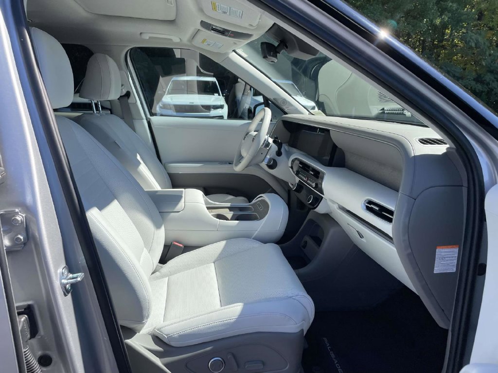Used 2026 Hyundai Palisade Limited FWD image 15