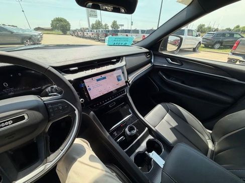 New 2026 Jeep Grand Cherokee L Limited AWD/4WD image 19