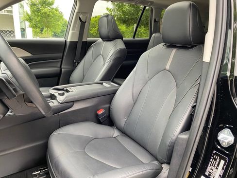 Used 2024 Toyota Grand Highlander AWD image 22