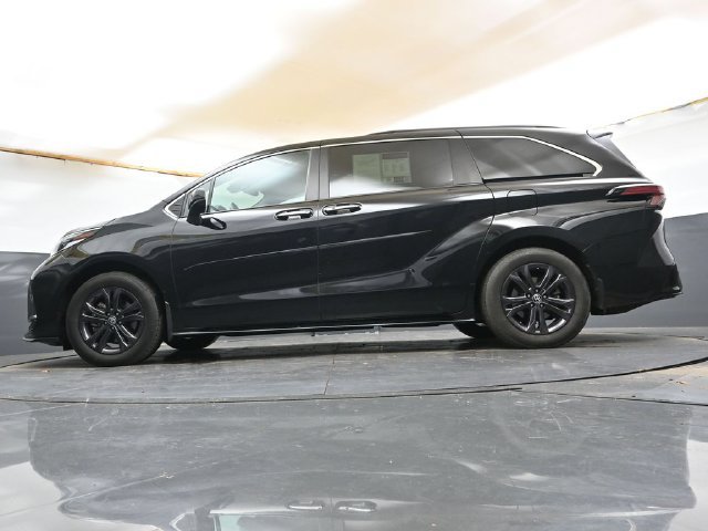 Used 2024 Toyota Sienna XSE w/ XSE Plus Package AWD/4WD image 31
