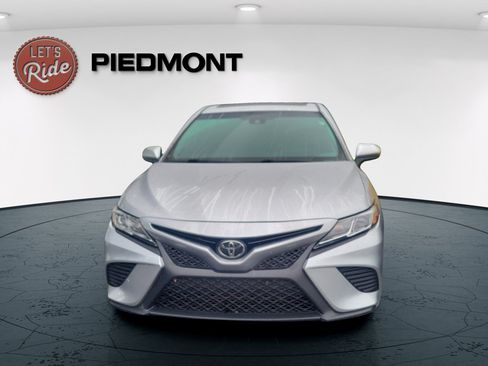 Used 2019 Toyota Camry SE FWD image 2