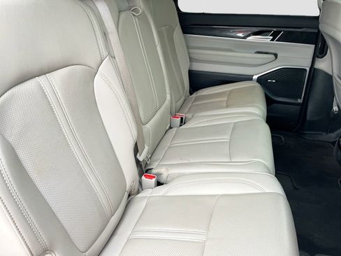 Used 2023 Jeep Wagoneer 4WD w/ Premium Group I image 30