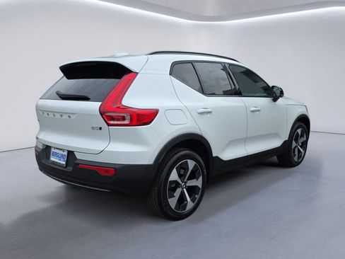 Used 2026 Volvo XC40 B5 Plus w/ Protection Package Premier AWD/4WD image 4