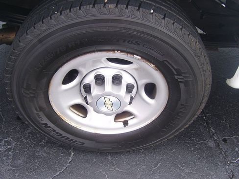 Used 2021 Chevrolet Express 2500 RWD image 3