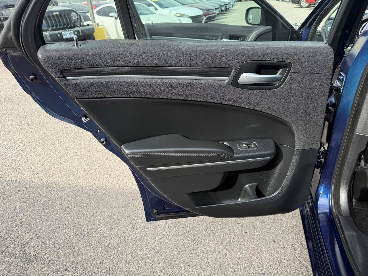 Used 2016 Chrysler 300 Limited RWD image 13