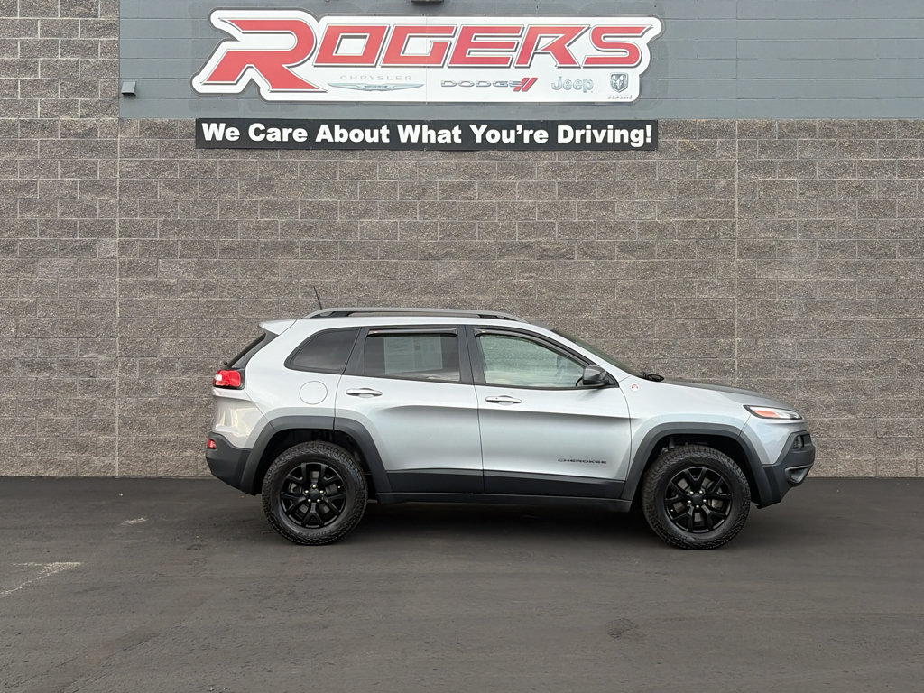 Used 2016 Jeep Cherokee Trailhawk w/ Comfort/Convenience Group AWD/4WD image 8