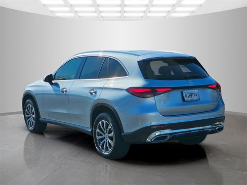 Used 2025 Mercedes-Benz GLC 300 image 4