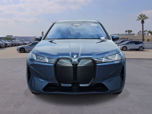 New 2026 BMW iX xDrive60 w/ Premium Package image 2