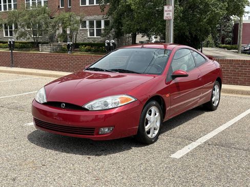 Used 2002 Mercury Cougar V6 FWD image 3