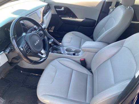 Used 2022 Kia Niro EX Premium FWD image 17