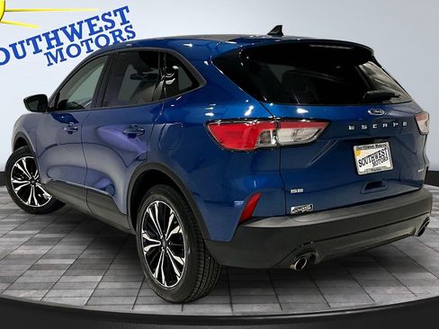 Used 2022 Ford Escape SE w/ SE Sport Appearance Package AWD/4WD image 5
