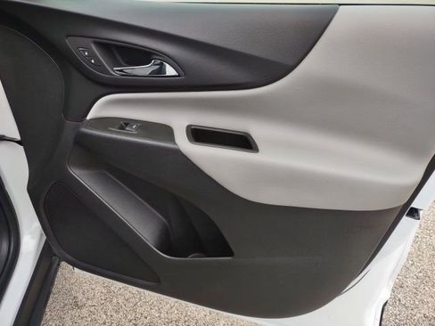 Used 2024 Chevrolet Equinox LT FWD image 25
