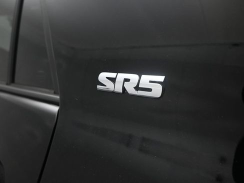 Used 2016 Toyota 4Runner SR5 AWD/4WD image 10