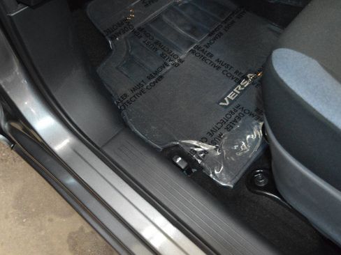 Used 2025 Nissan Versa SV w/ Trunk Package image 22